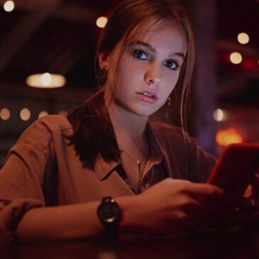 How a woman\’s side glance took the internet by storm